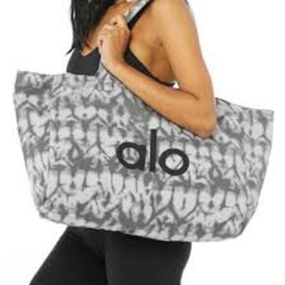 ALO Yoga Handbags - NWT ALO Yoga Gray Tiedye Oversized Shopper Bag 100% Cotton